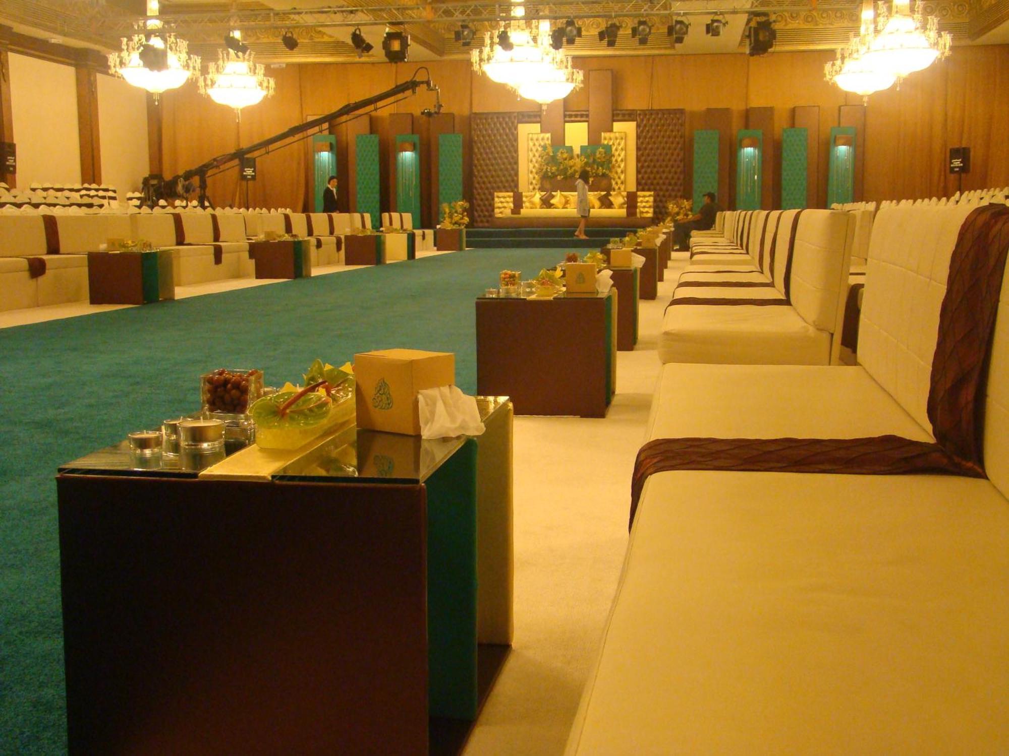 The Convention Center & Royal Suites Hotel Кувейт Екстериор снимка