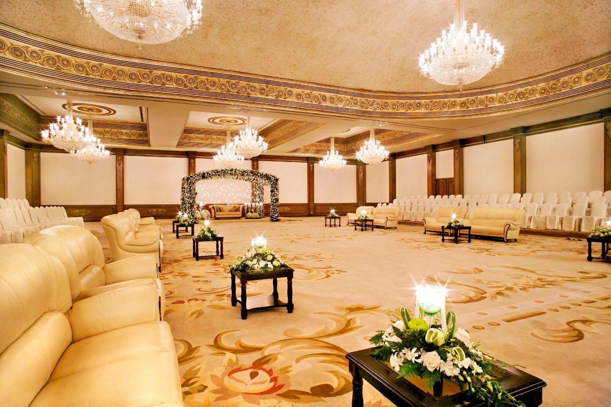 The Convention Center & Royal Suites Hotel Кувейт Екстериор снимка